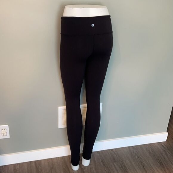 Lululemon size 4 black leggings - Picture 2 of 2